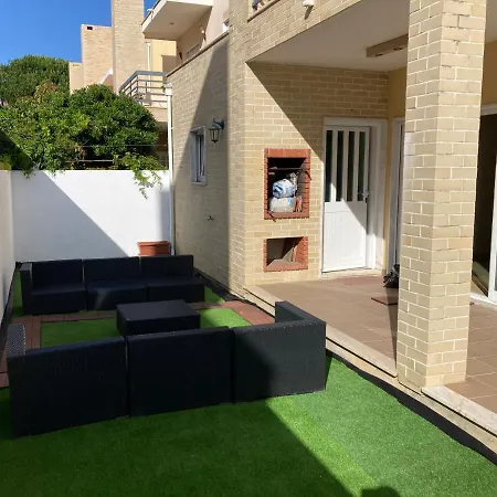 A Family House In Santa Cruz, Torres Vedras 펜션 *